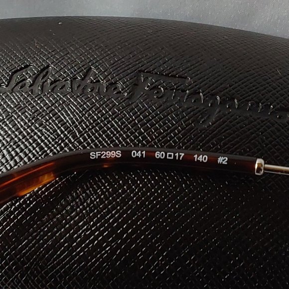 'SALVADOR FERRAGAMO' SMOKY-EYE LENSE ROUND FRAME SUNGLASSES & CASE SET - Picture 7 of 15